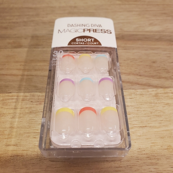 BNIP Dashing Diva Press-On Nails - Eternal Youth - Picture 1 of 2